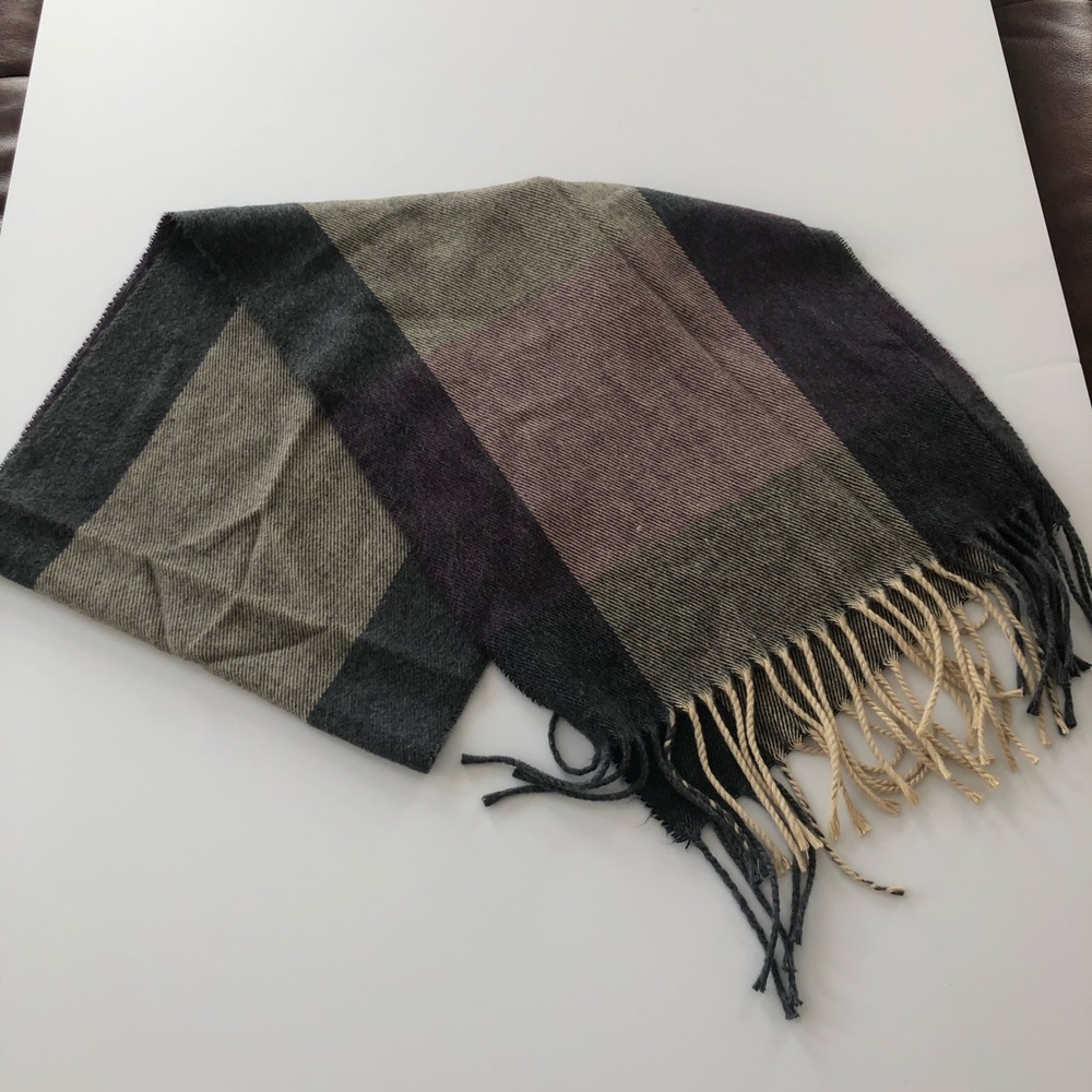 Geoffrey Beene Scarf